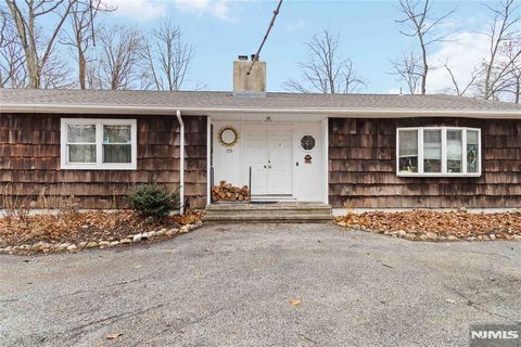 Photo of 175 Highland Lakes Road, Vernon, NJ 07422 (MLS # 25039510)