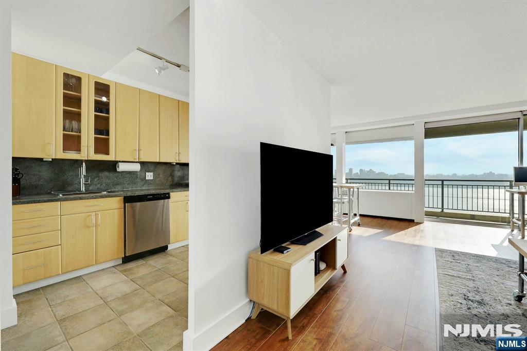 4 Horizon Road 1027