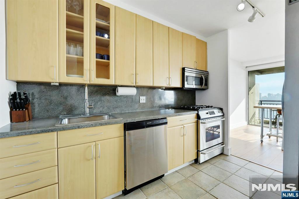 4 Horizon Road 1027