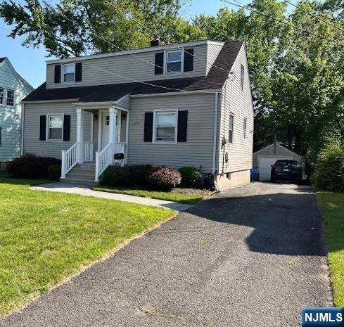 659 Godwin, Midland Park, New Jersey - 3 Bedrooms  
2 Bathrooms  
6 Rooms - 