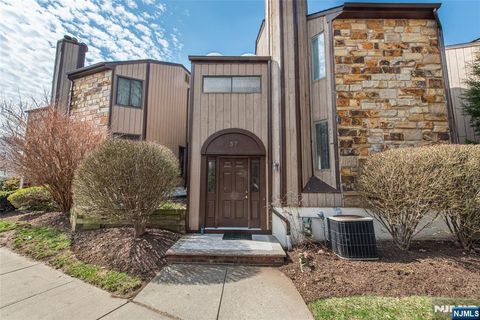 57 Edinborough Court Washington Township (1438) NJ 07840
