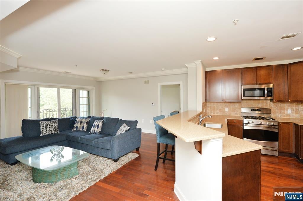 54 Polifly Road 409