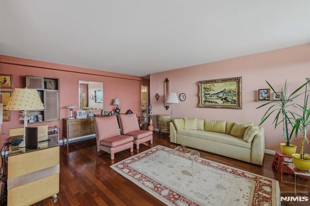 6040 Boulevard E 5D