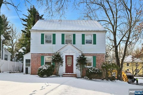 Photo of 40 Clinton Avenue, Tenafly, NJ 07670 (MLS # 26024578)