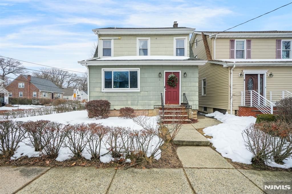 Photo of 6 Franklin Avenue, Montclair, NJ 07042 (MLS # 26006288)