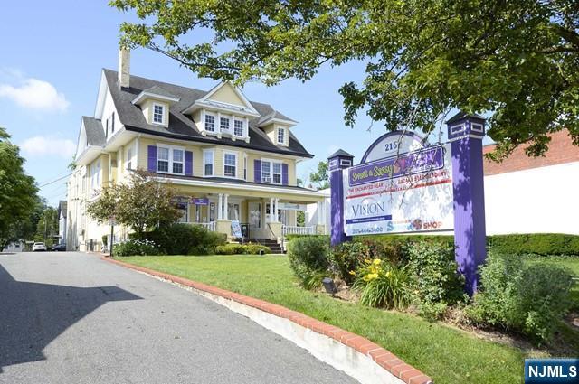 216 E Ridgewood 2B or Suite 4