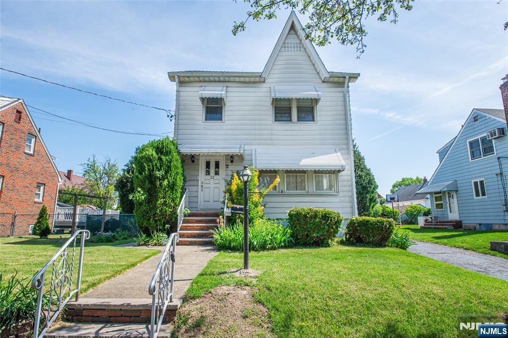 Property for Sale at 32 Martin, Clifton, New Jersey - Bedrooms: 4 
Bathrooms: 3 
Rooms: 10  - $699,900
