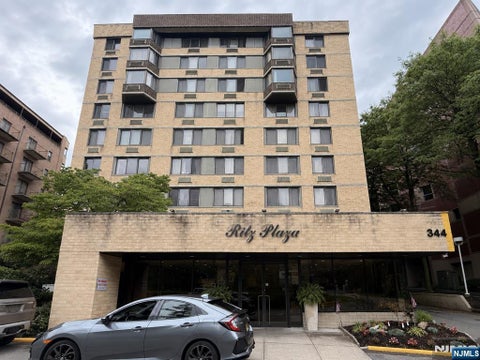 Photo of 344 Prospect Avenue #4H, Hackensack, NJ 07601 (MLS # 26033548)