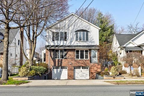 Photo of 418 Union Ave #1, Rutherford, NJ 07070 (MLS # 26010239)