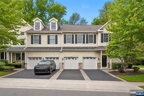Photo of 25 Woods Edge RD, Old Tappan, NJ 07675 (MLS # 26016403)