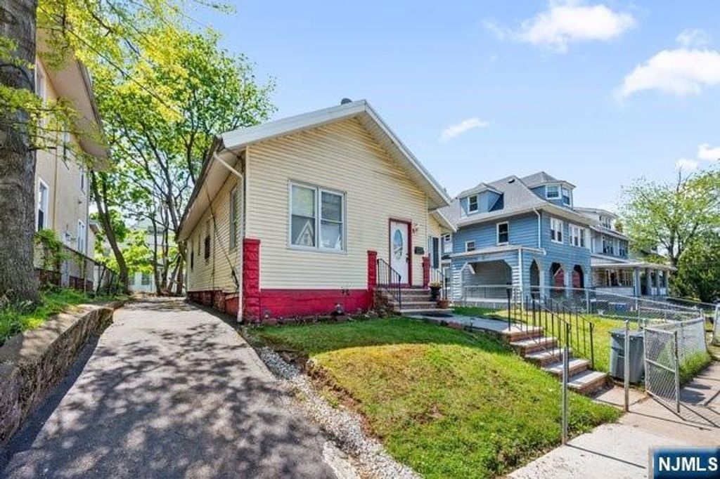Photo of 44 Scheerer Avenue, Newark, NJ 07112 (MLS # 26014389)