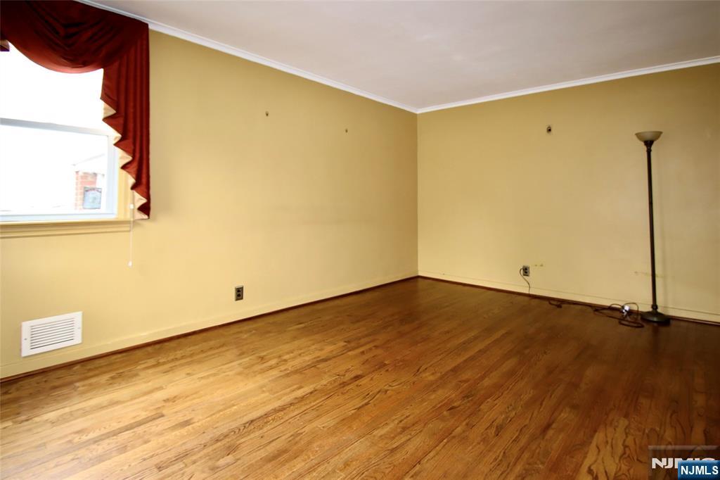 18-15 Ellis Avenue