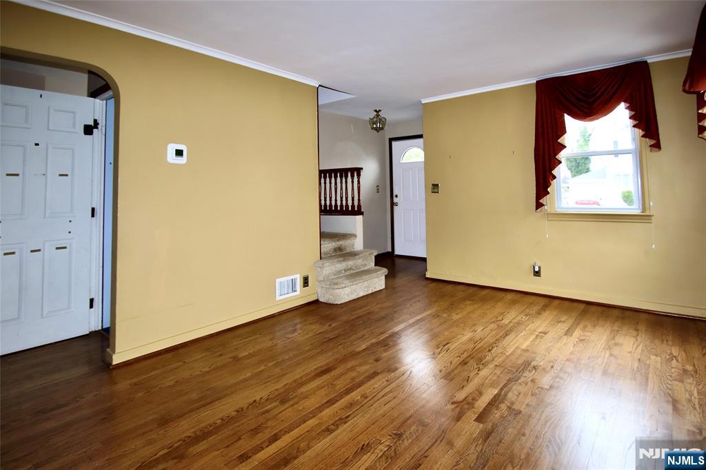 18-15 Ellis Avenue