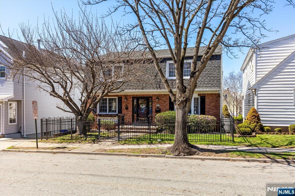 Property for Sale at 444 Washington Street, Carlstadt, New Jersey - Bedrooms: 3 
Bathrooms: 4 
Rooms: 6  - $799,000