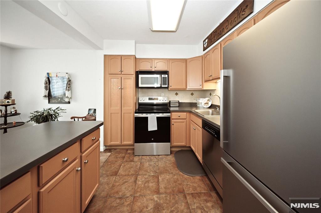 Homes for Sale in Northern NJ | ThisIsRiverEdge.com 151 Prospect Avenue 16D