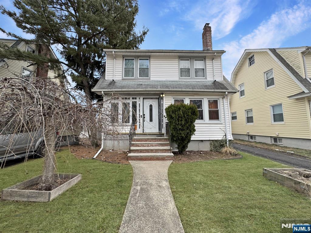 76 Rollinson Street, West Orange, New Jersey - 3 Bedrooms  
2 Bathrooms  
6 Rooms - 