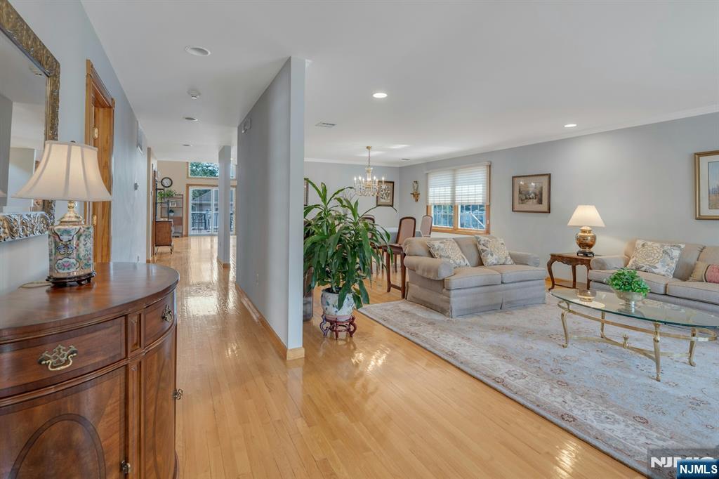 748 6th Street