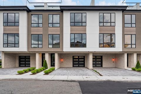 2282 7th Avenue Fort Lee NJ 07024