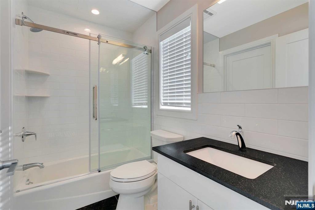 1547 A+B 11th Street