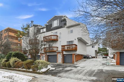 31 Fairmount Avenue 16A Hackensack NJ 07601