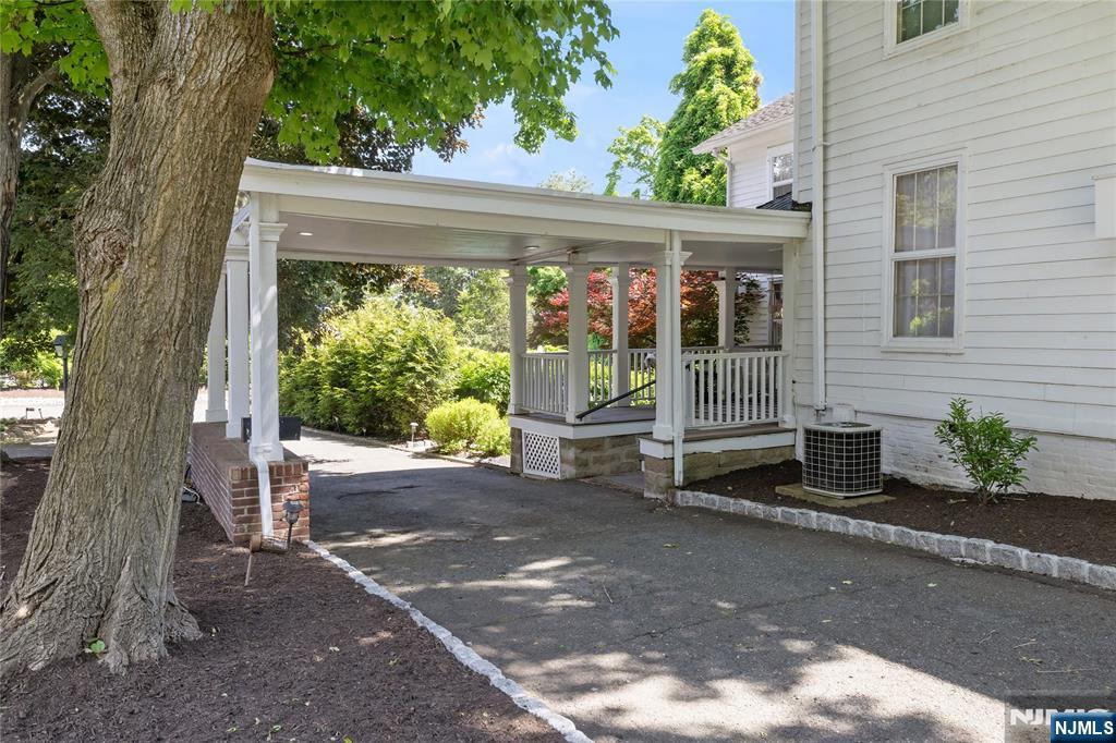 16 Pascack Road