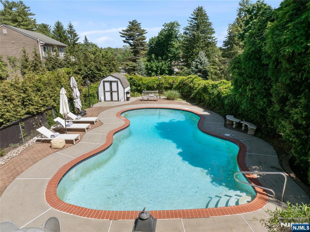 16 Pascack Road