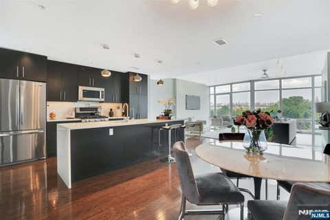 Photo of 100 Thompson #4D, Edgewater, NJ 07020 (MLS # 26029537)