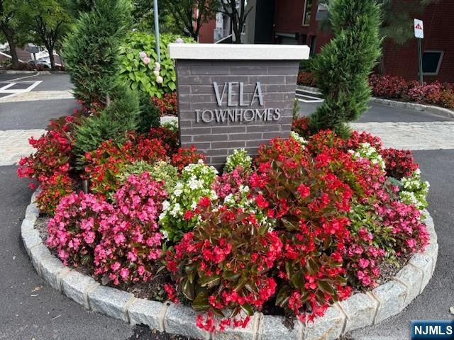 6 Vela Way