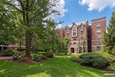 Photo of 100 Palisade Ave #B51, Englewood, NJ 07631 (MLS # 26011252)