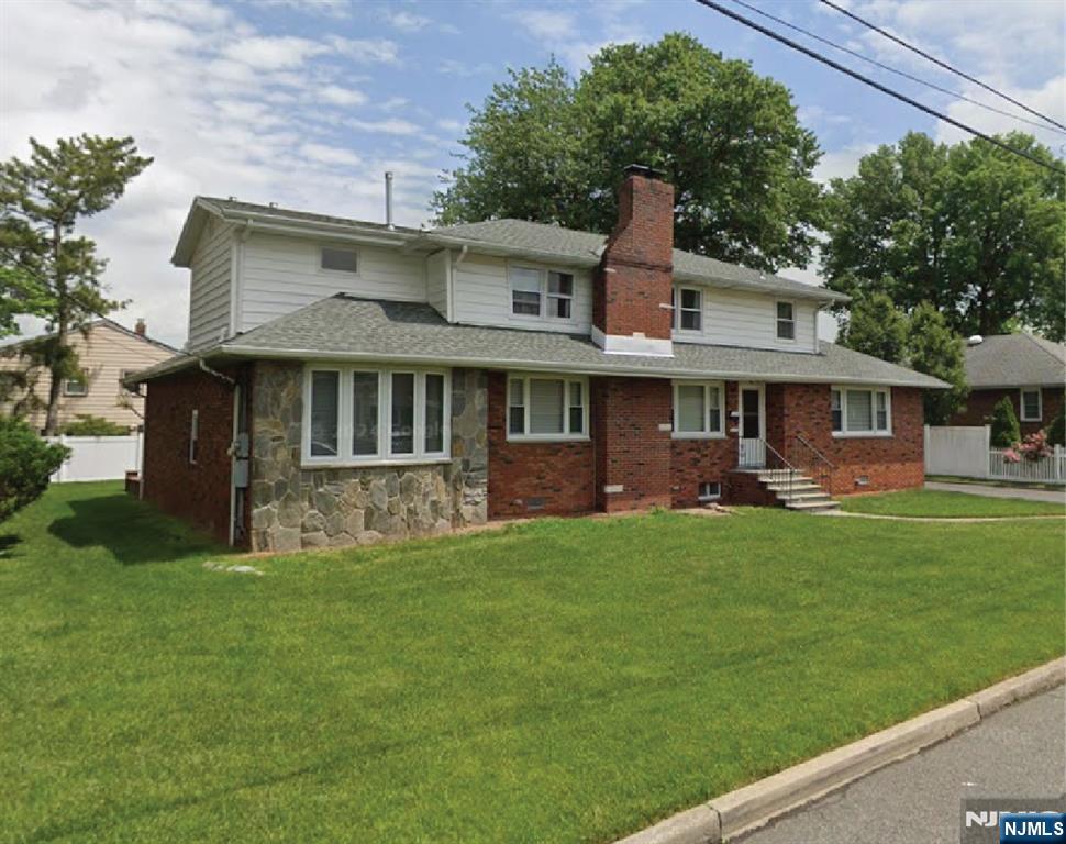 44 Roosevelt Street