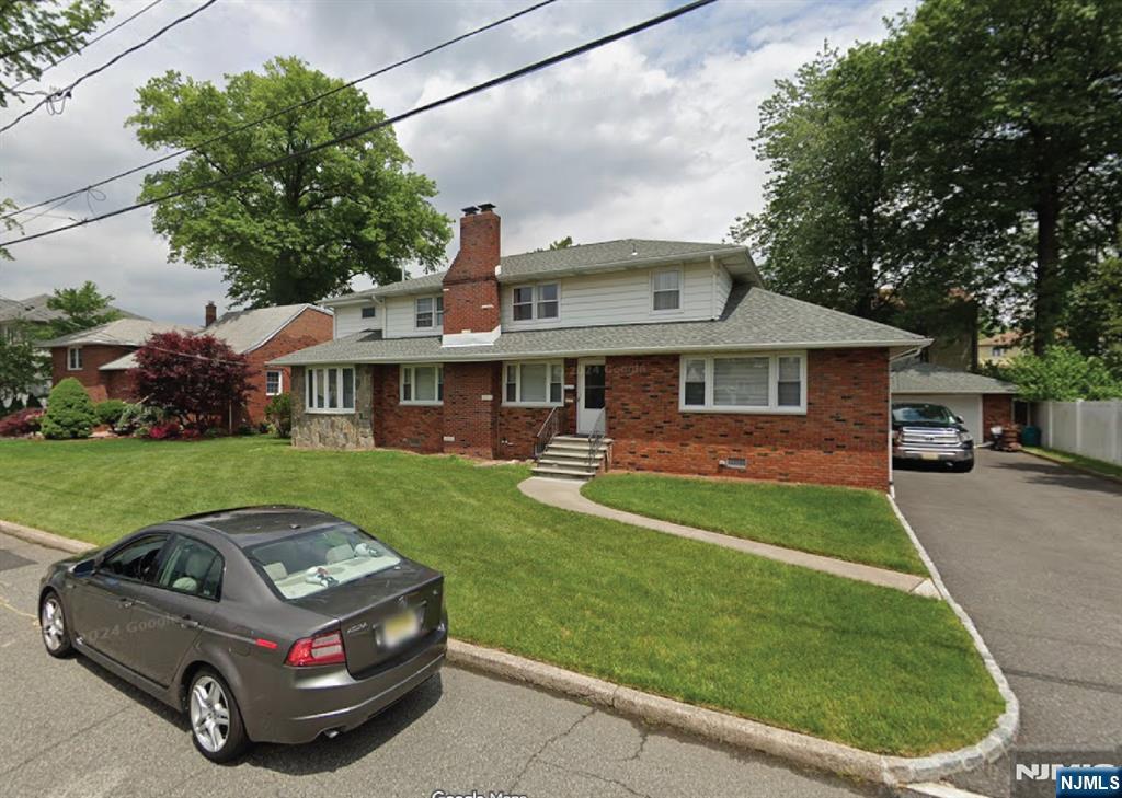 44 Roosevelt Street