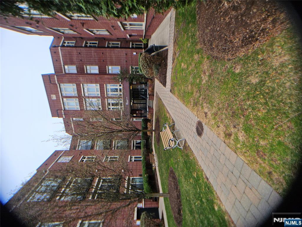 3310 Riverview Ave 310, Englewood, New Jersey - 2 Bedrooms  
3 Bathrooms  
8 Rooms - 