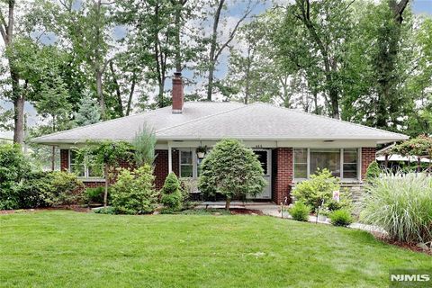 Photo of 466 Mountain Avenue, Twp of Washington, NJ 07676 (MLS # 26023053)