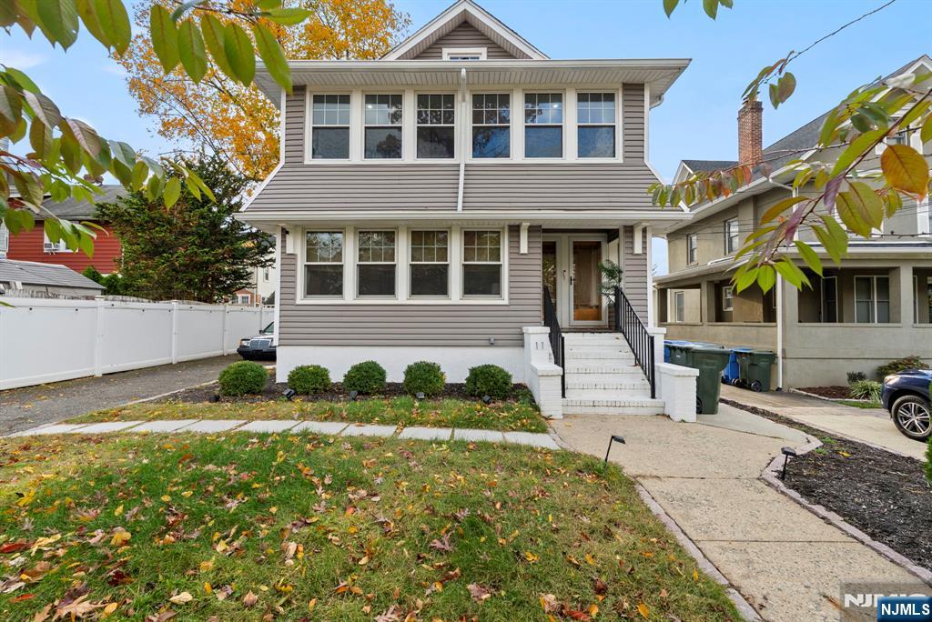 11 W Gouverneur Avenue