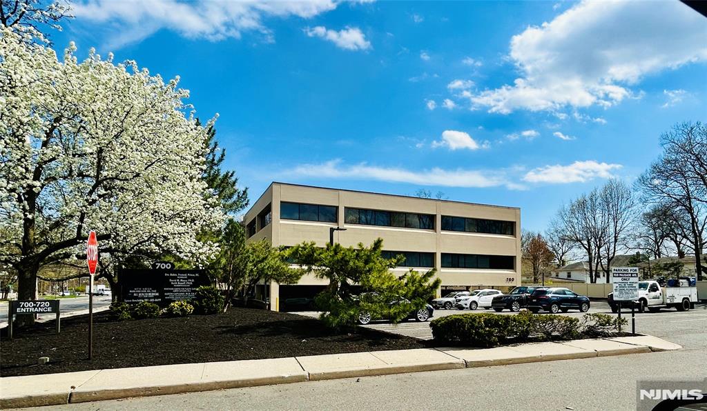 700 E Palisade Avenue G-1