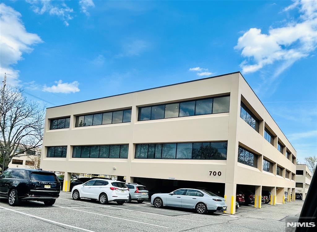 700 E Palisade Avenue G-1