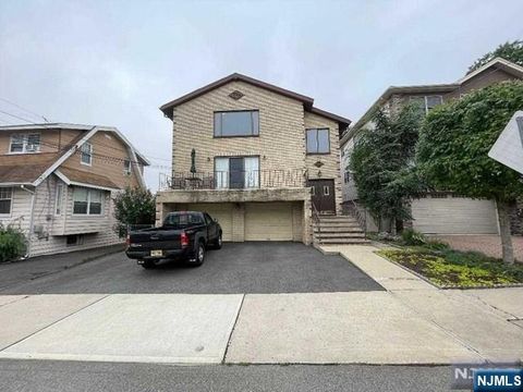 Photo of 478 Lincoln Ave #2nd floor, Cliffside Park, NJ 07010 (MLS # 25043992)
