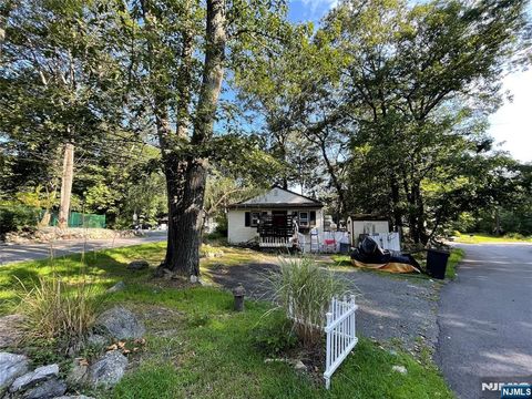 2 Lincoln Trail Hopatcong NJ 07843