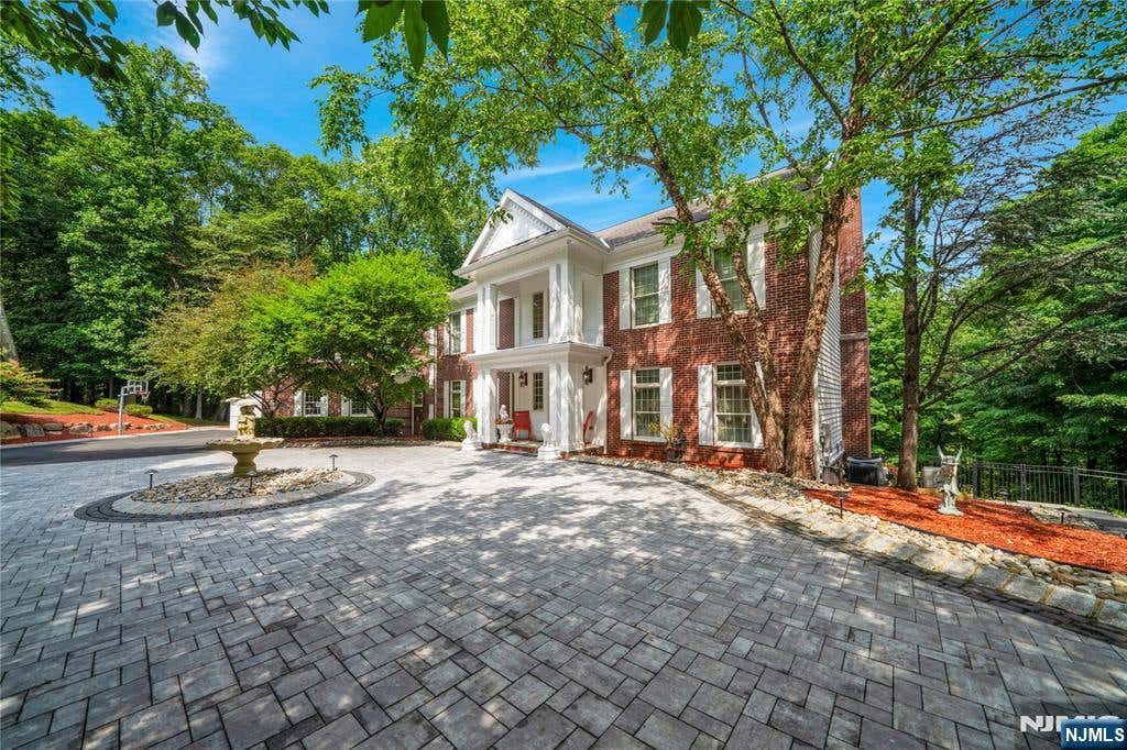 Photo of 317 Rock Ridge Court, Franklin Lakes, NJ 07417 (MLS # 26015919)