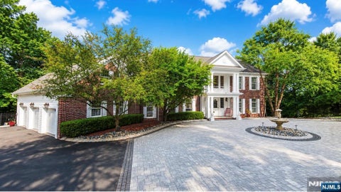 Photo of 317 Rock Ridge Court, Franklin Lakes, NJ 07417 (MLS # 26015919)