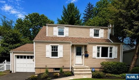 Photo of 59 Delmar Avenue, Cresskill, NJ 07626 (MLS # 26027798)