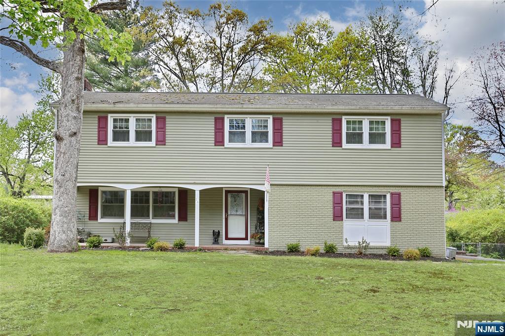 Property for Sale at 14 Ravine Drive, Woodcliff Lake, New Jersey - Bedrooms: 4 
Bathrooms: 3.5 
Rooms: 8  - $799,000