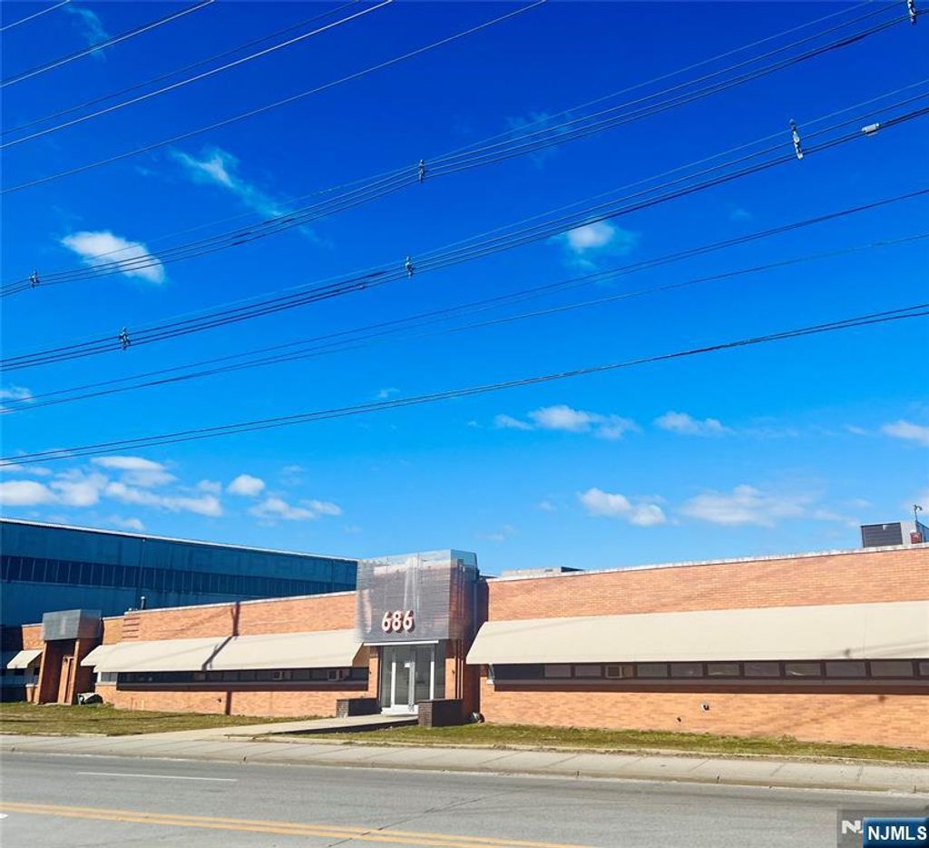 Photo of 686 Grand Avenue, Ridgefield, NJ 07657 (MLS # 25037720)