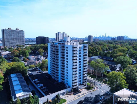 Photo of 1600 Center Avenue #3D, Fort Lee, NJ 07024 (MLS # 26039428)