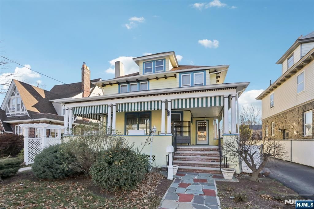 Photo of 1114 Anderson Avenue, Fort Lee, NJ 07024 (MLS # 26002391)