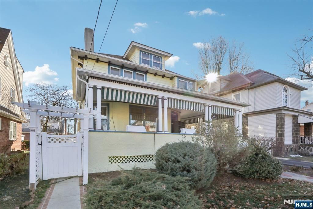 Photo of 1114 Anderson Avenue, Fort Lee, NJ 07024 (MLS # 26002391)