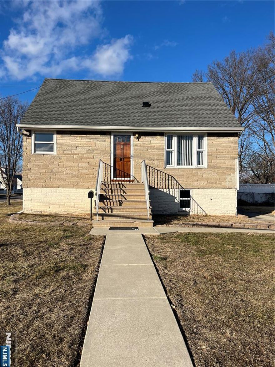 4 BR Cape Cod style home. Close to NY transportation. Small pet considered. Basement may get water seepage. Washer/dryer hookup in basement.