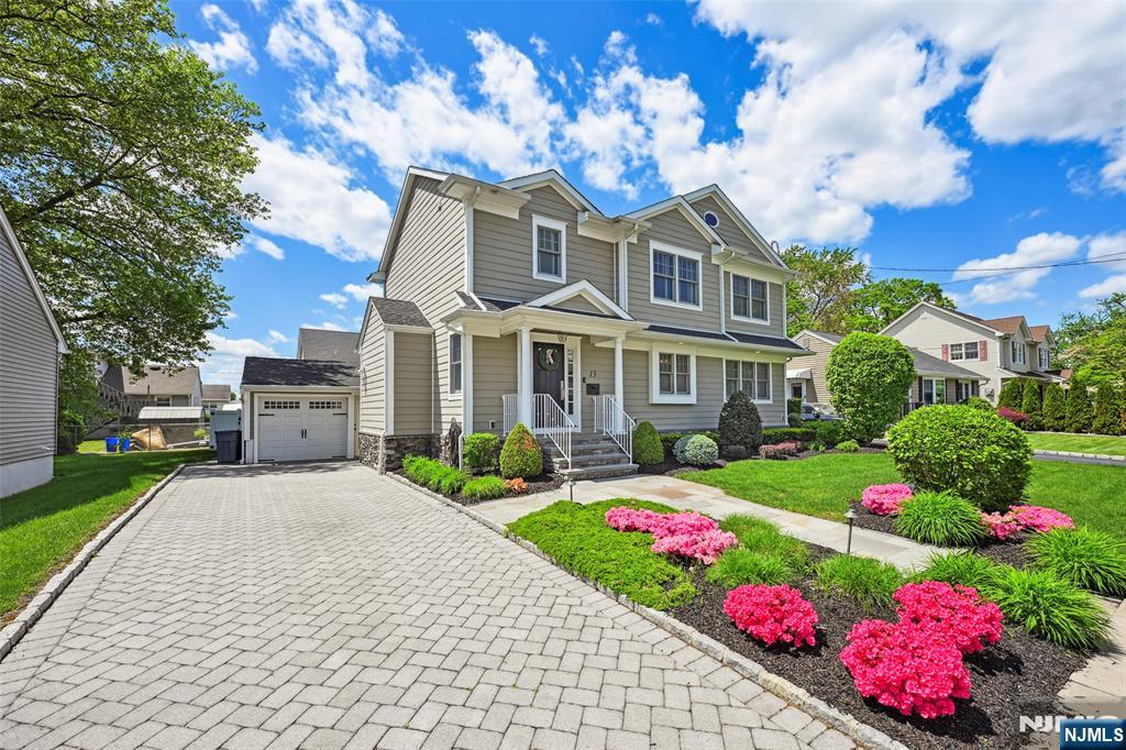 13 Hutter Street, Saddle Brook, New Jersey - 4 Bedrooms  
3 Bathrooms  
9 Rooms - 