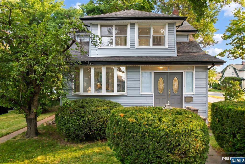 933 Maple Avenue