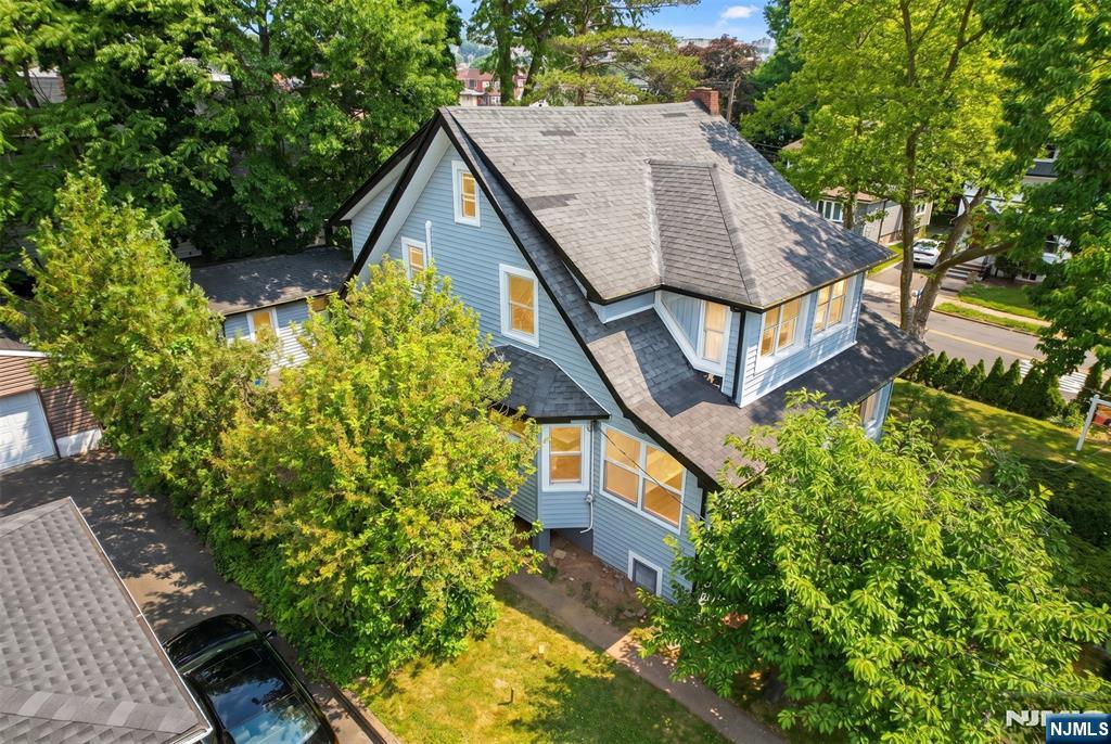 933 Maple Avenue